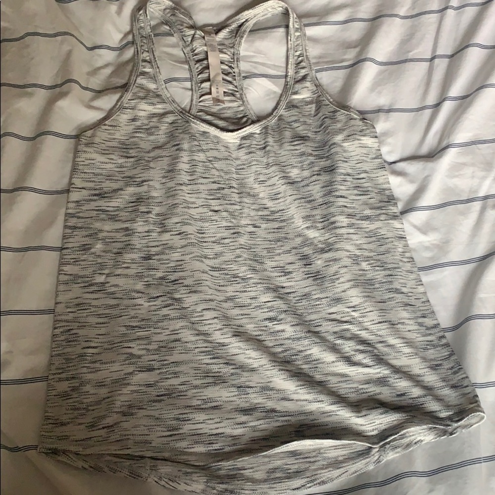Lululemon workout too size 6